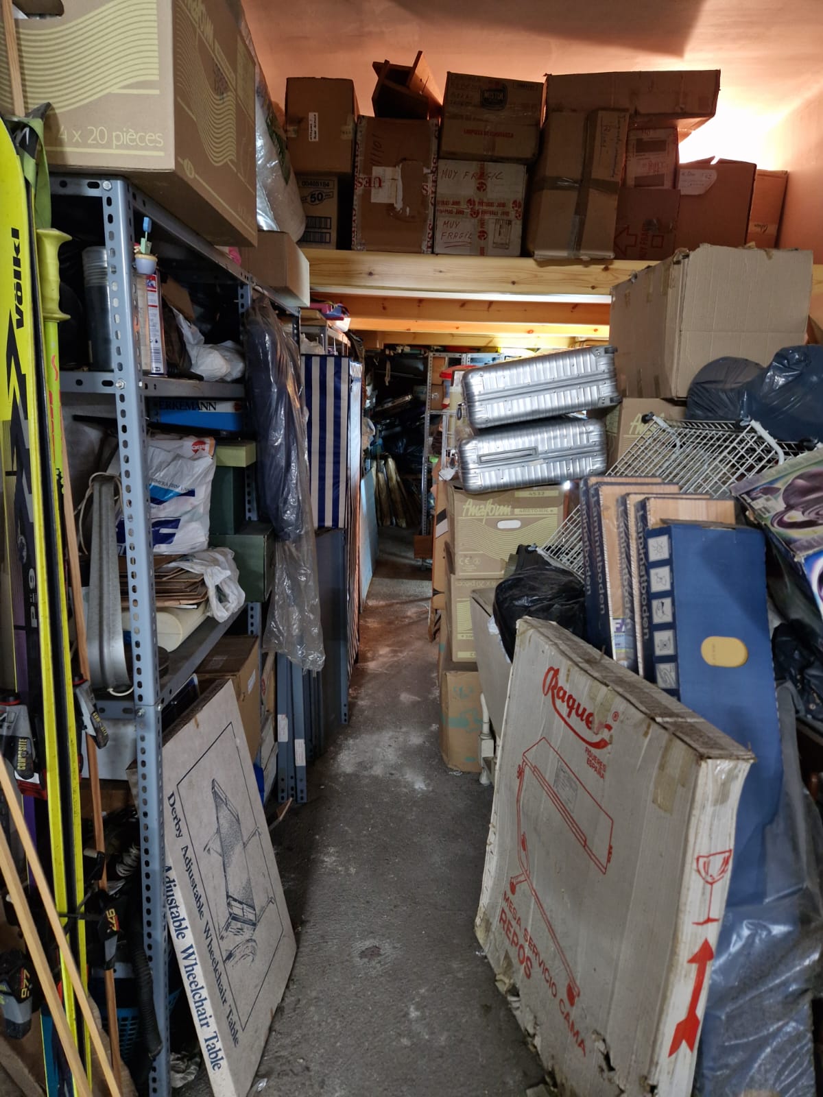 Deshazte de tus muebles viejos y trastos de manera sostenible en Caseres - ¡Contáctanos!